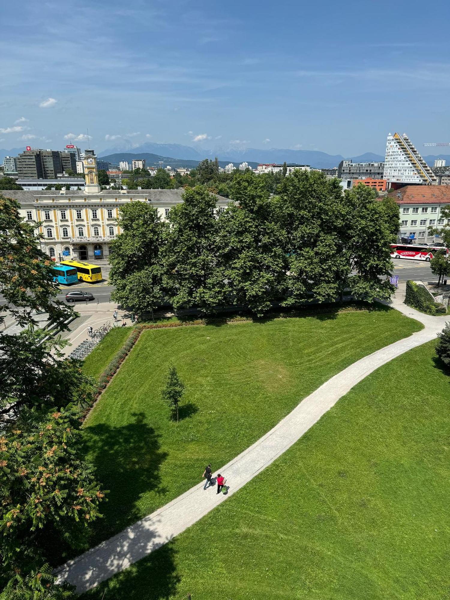 Luxe Penthouse With A Castle View Любляна Экстерьер фото