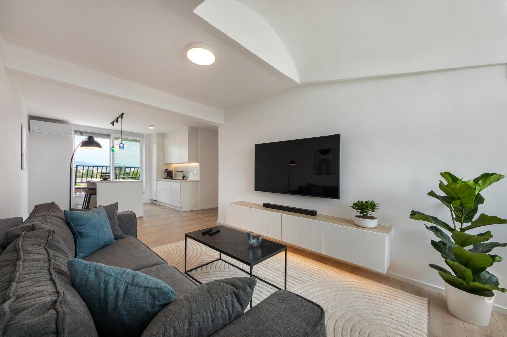 Luxe Penthouse With A Castle View Любляна Экстерьер фото