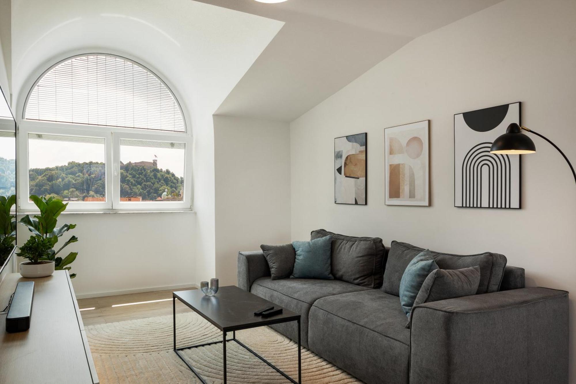 Luxe Penthouse With A Castle View Любляна Экстерьер фото